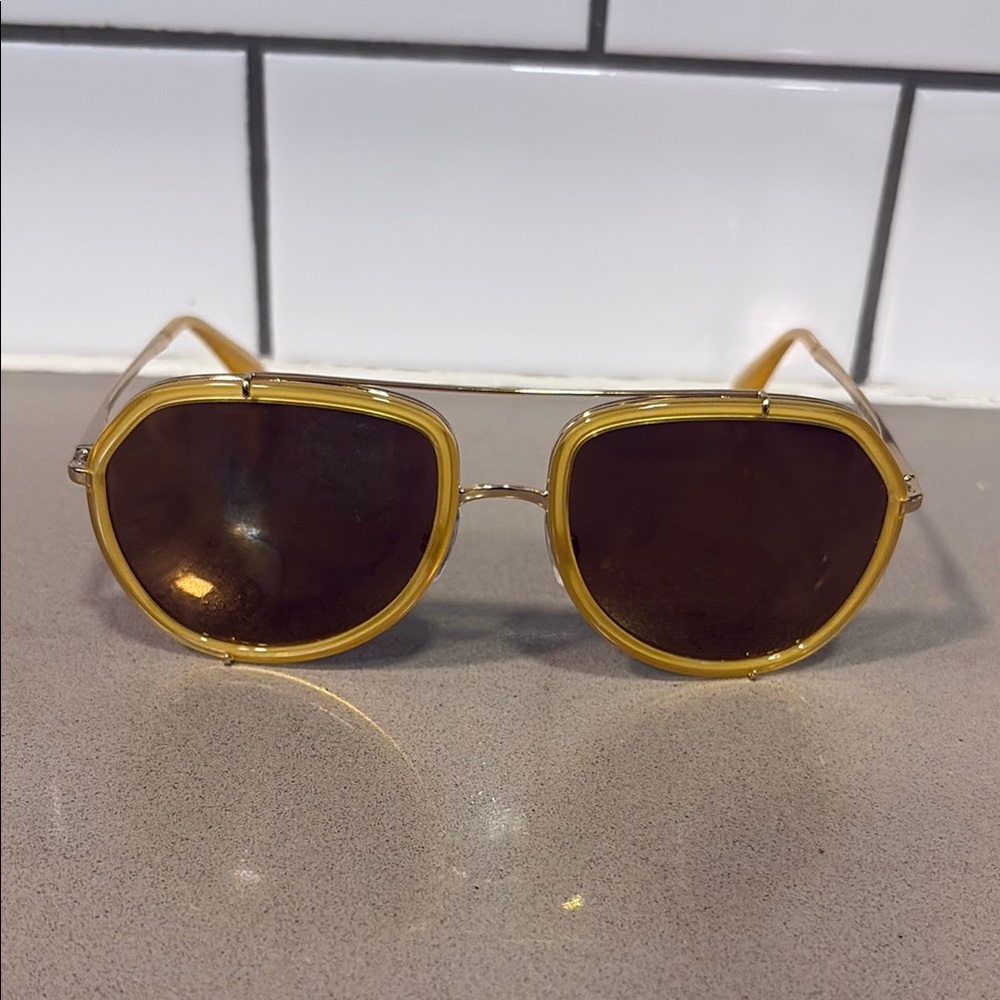 Stylish Gold Sunglasses